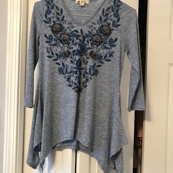 SALE/One world floral women’s captains Blue top - Picture 7 of 8